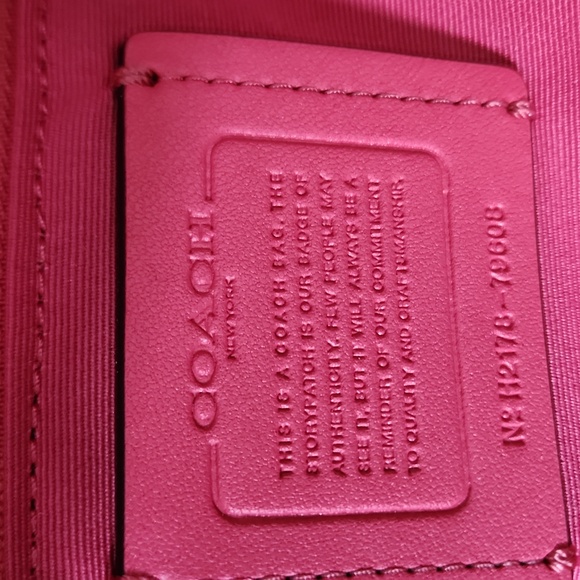 Beautiful NWOT Coach Hot Pink Saffiano Leather Shoulder Tote Bag 🩷🎁💖 - Picture 11 of 15